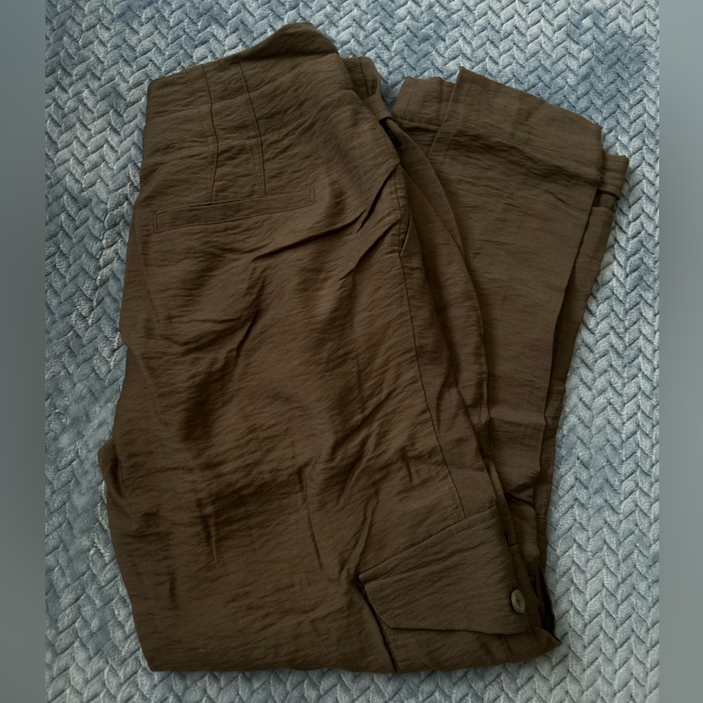 🦋Dark Green bag styled capris🦋 - Picture 2 of 2